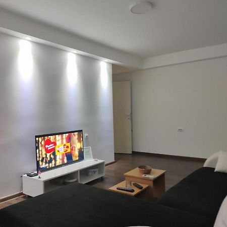 In Apartman U Samom Centru Obrenovca Apartment Obrenovac  Bagian luar foto