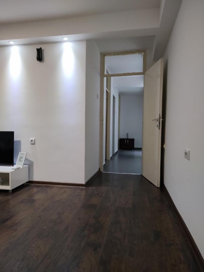 In Apartman U Samom Centru Obrenovca Apartment Obrenovac  Bagian luar foto